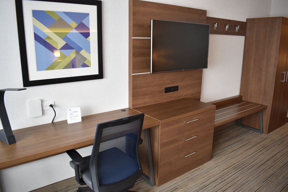 Holiday Inn Express & Suites Boston South Randolph by IHG - photo 21