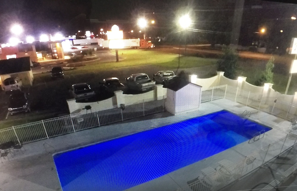 Stay Express Inn & Suites Demopolis - photo 20