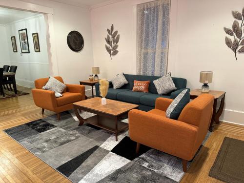 Beautiful Bungalow on Main — 4-Star Luxury Hotel in Madison, United States