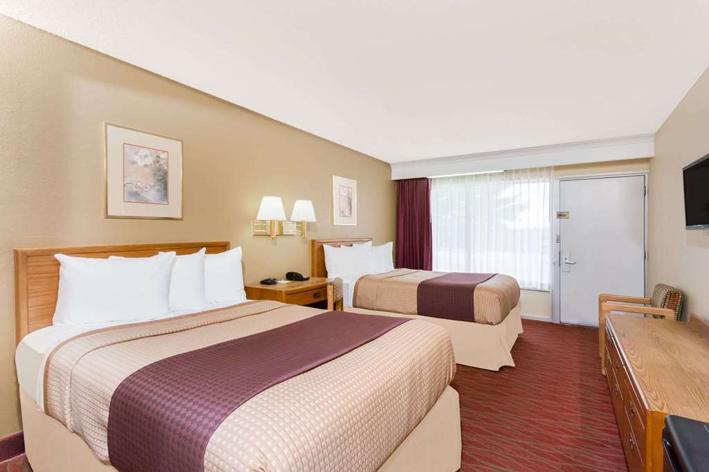 Days Inn by Wyndham Staunton - photo 9