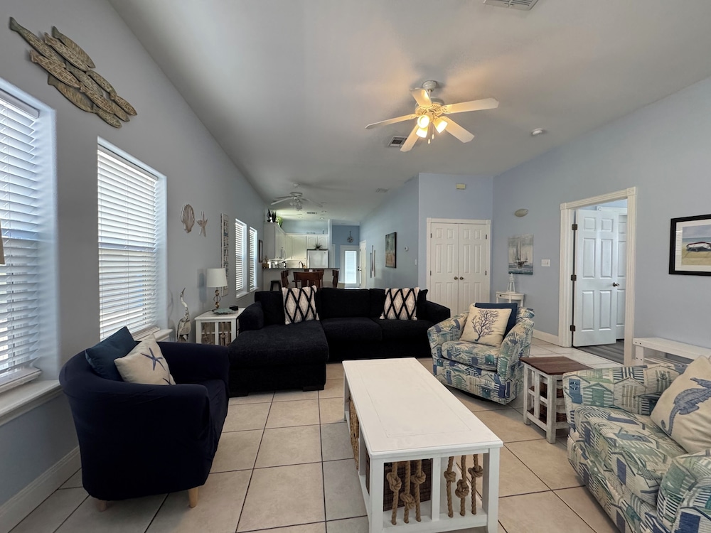 Coastal Cutie by Silver Sands Vacation Rentals — 4-Star Luxury Hotel in Port Aransas, United States