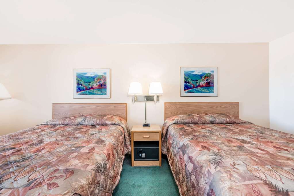Super 8 by Wyndham Belle Fourche SD - photo 6