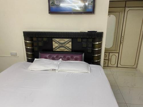 2 Bdrm Apartment With Kitchen And Ac Parking