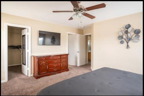 4 bedroom North Las Vegas with pool