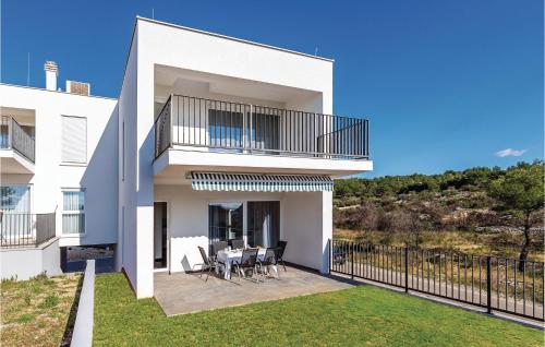 Three Bedroom Holiday Home In Brodarica — 4-Star Luxury Hotel in Brodarica, Croatia