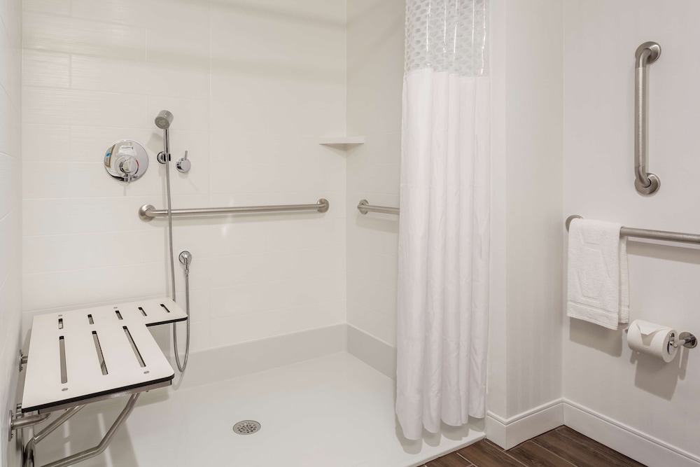 Hampton Inn & Suites Newport Cincinnati - photo 20
