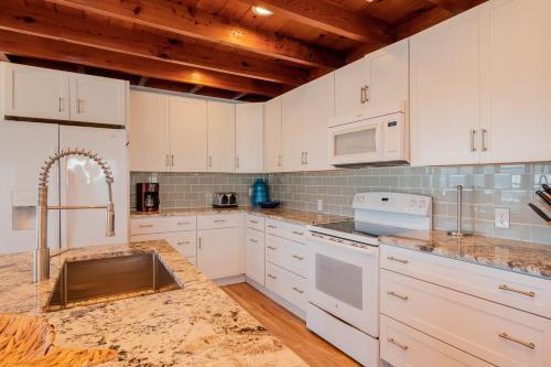 A Little Nauti by Oak Island Accommodations - photo 34