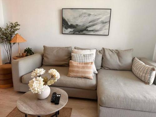 Exclusive Miami Beach Stay Views & Modern Comfort A — 4-Star Luxury Hotel in Hallandale Beach, United States