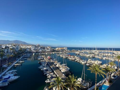 2105 Apt 2 bedrooms on the beach port view pool — 4-Star Luxury Hotel in Manilva, Spain