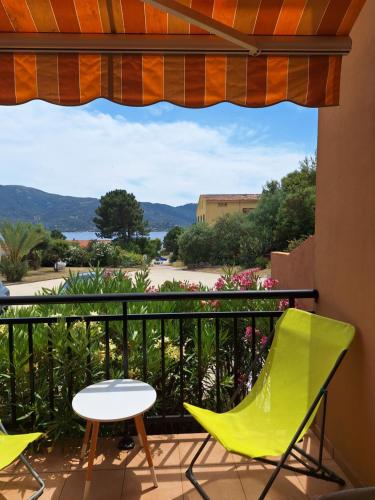 F2 Pieds Dans L'eau - carbon neutral hotel in Unknown City