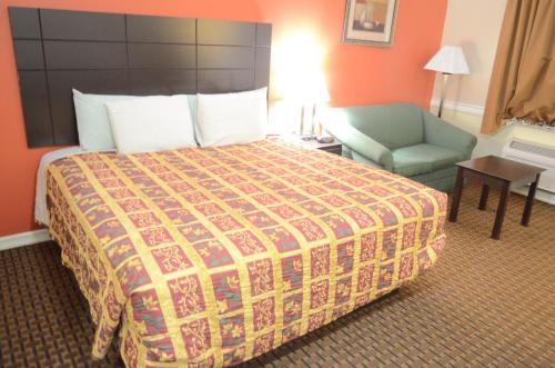 Budget Host Inn & Suites - photo 9