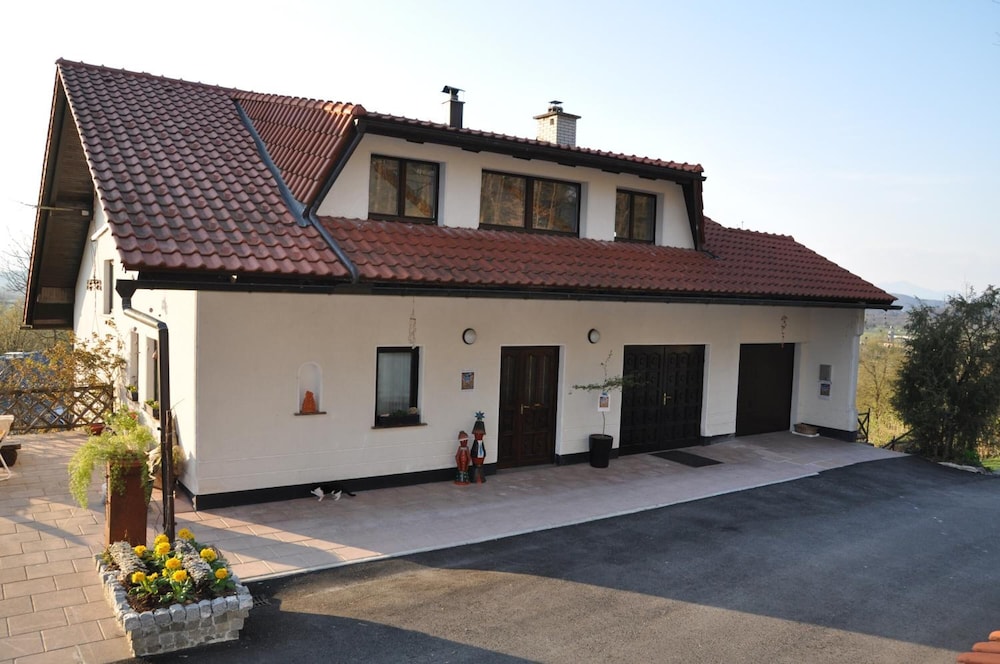 Green Point — hotel in Brezovica Pri Ljubljani