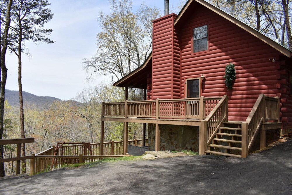 A Birds Eye View — 4-Star Luxury Hotel in Blue Ridge, United States
