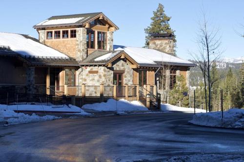 Reduce Rates w Skating Rink View in Northstar Village Great Bear 404 - photo 17