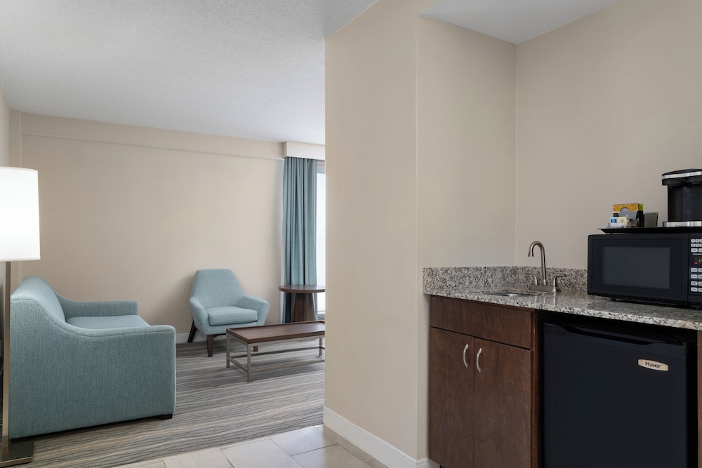 Doubletree by Hilton Hotel Norfolk Airport - photo 13