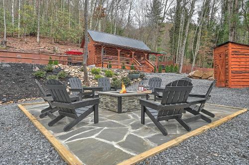 Adventure Awaits in the Smokey Mountains with Hot Tub and Pet Friendly — hotel in Elizabethton
