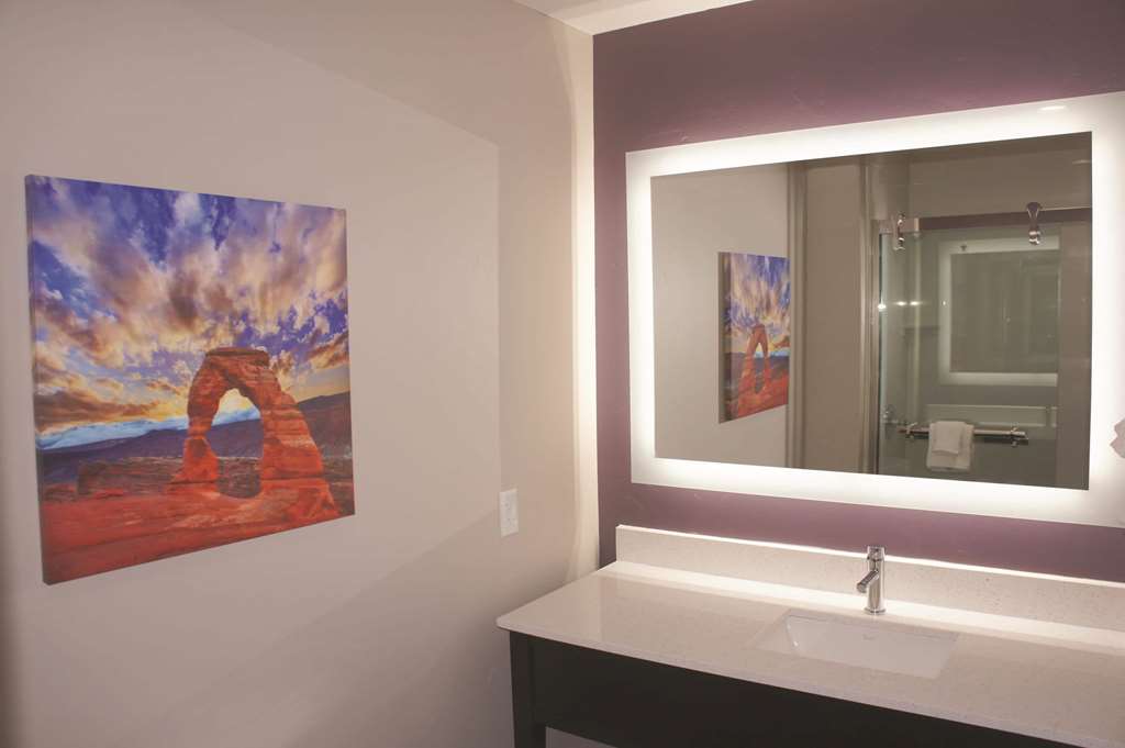 La Quinta Inn & Suites by Wyndham Kanab - photo 23