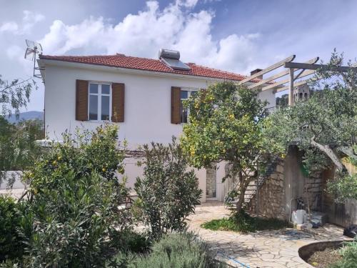 Metropolis Villa — 4-Star Luxury Hotel in Vathi, Greece