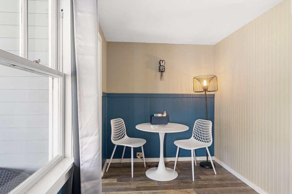 The Beaches Motel & Cottages - photo 37