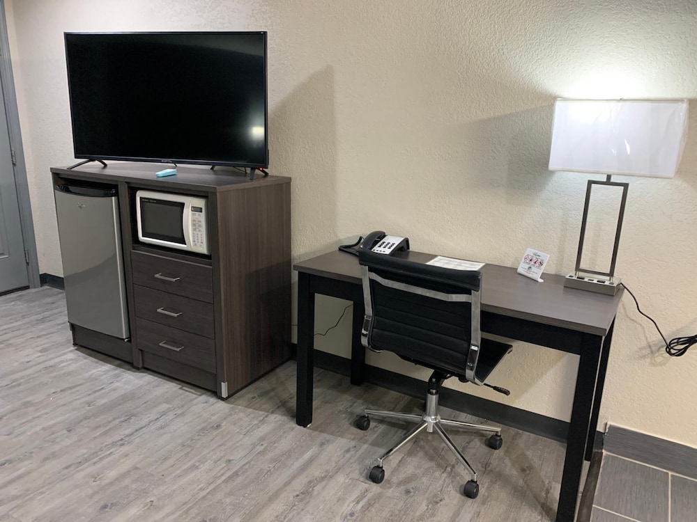 Crescent Park Motel & Suites - photo 14