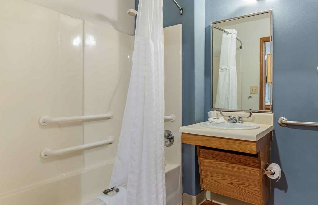 WoodSpring Suites Fayetteville West - photo 40