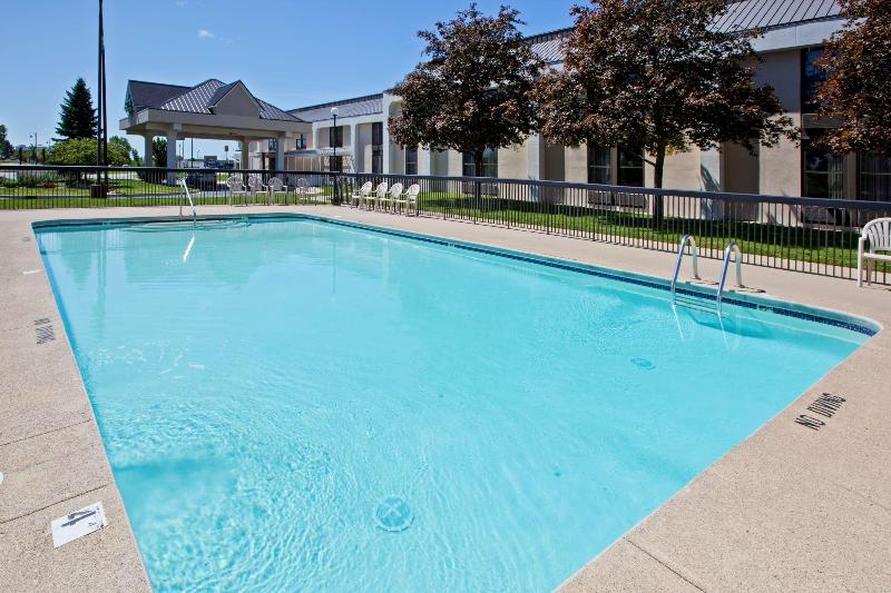 Quality Inn & Suites - photo 41
