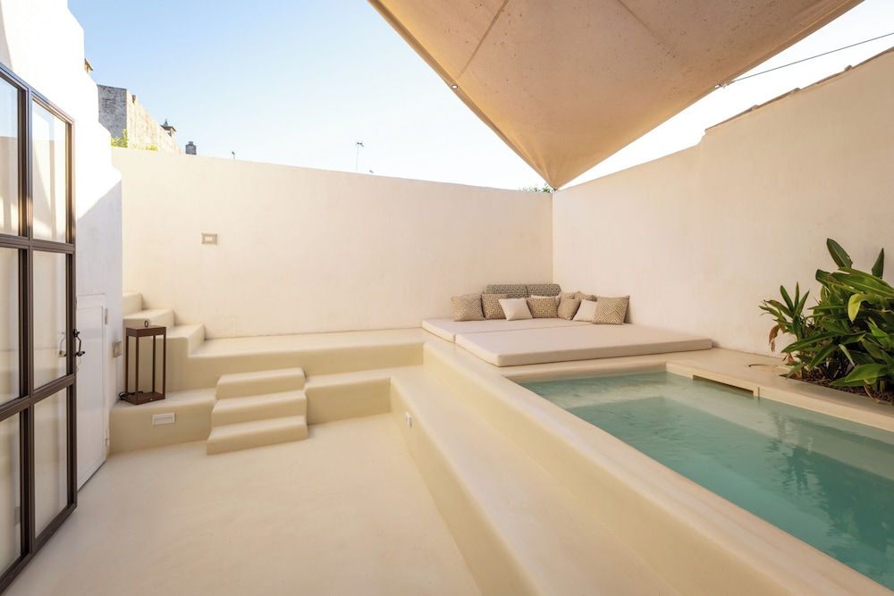 Casa Corte Palazzo Villani Lubelli — 4-Star Luxury Hotel in Cannole, Italy
