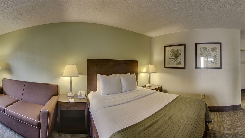 Clarion Inn & Suites Conference Center - photo 5