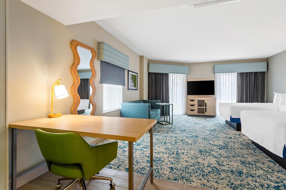 Hampton Inn & Suites St. Petersburg Downtown - photo 37
