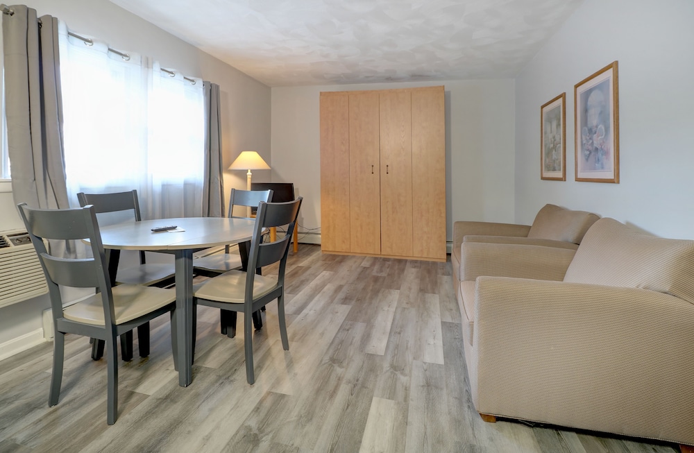 Hamilton Village Inn - photo 26
