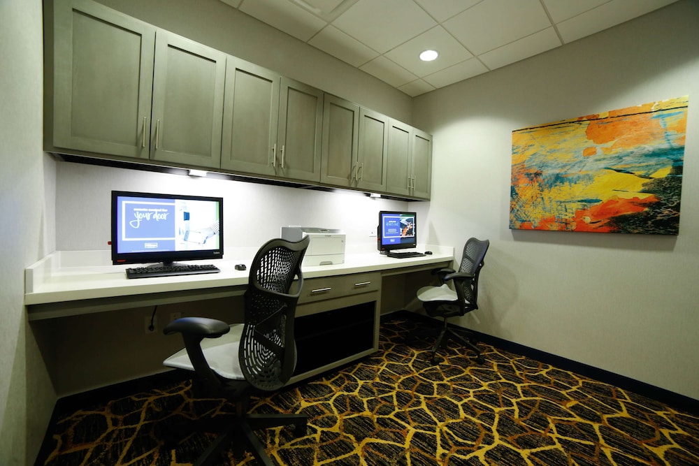 Hampton Inn & Suites Forest City - photo 32