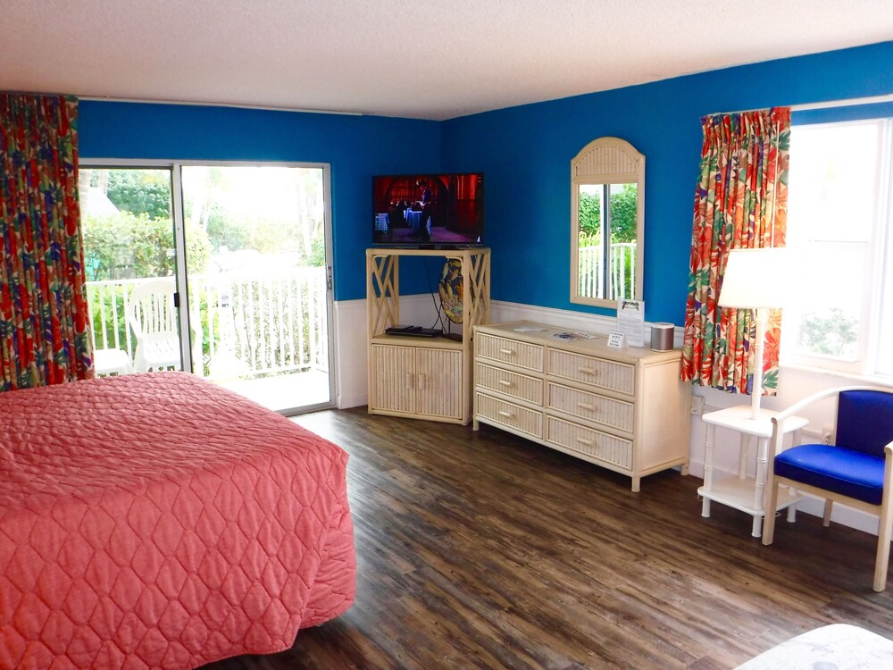 Waterside Inn on the Beach - photo 32