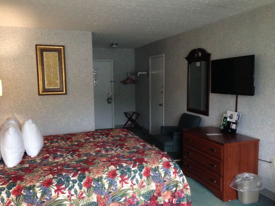 Super 6 Inn and Suites - photo 14