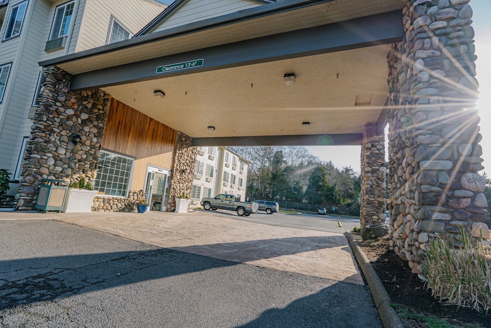 The Ashley Inn & Suites - photo 80