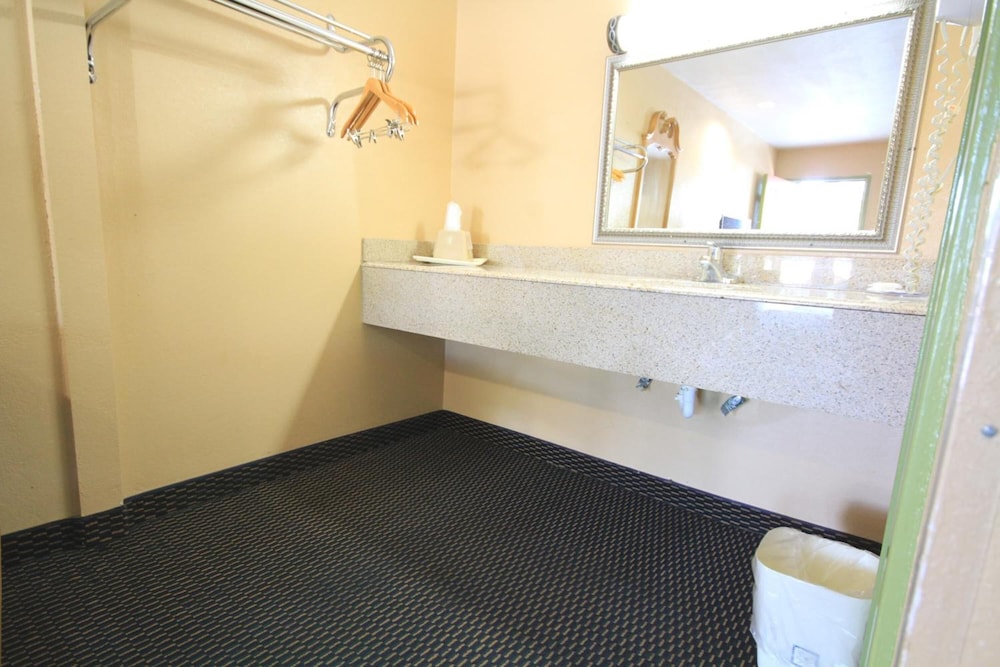 Holiday Terrace Motel - photo 30