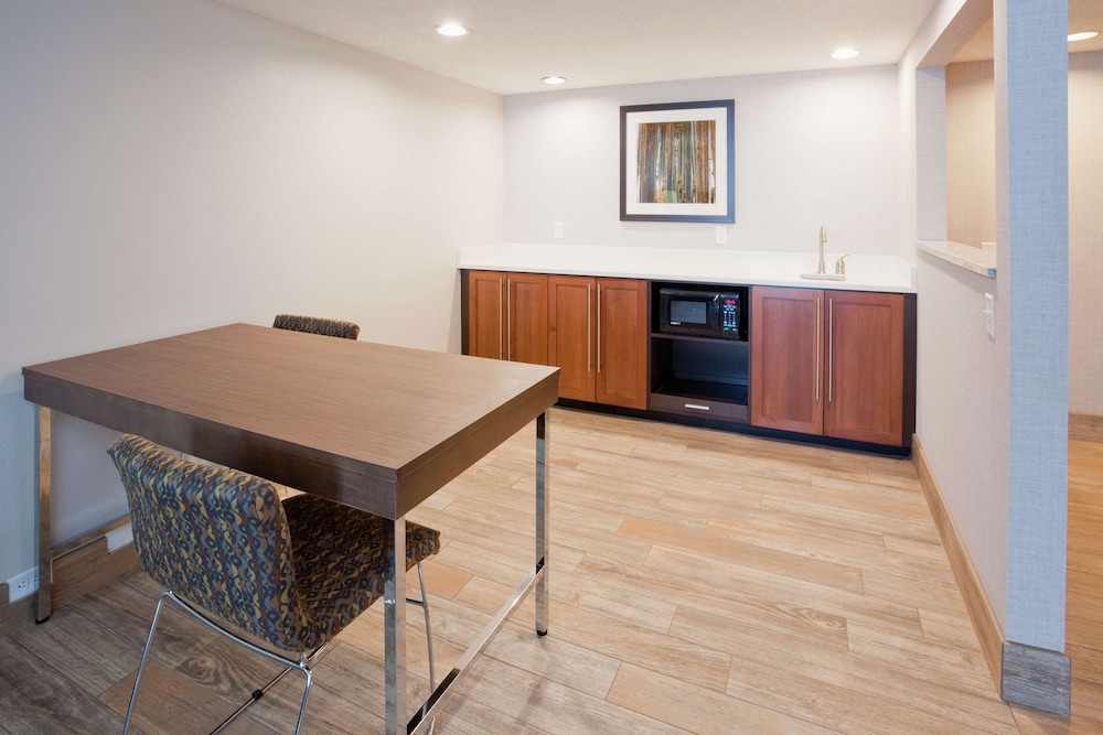 Hampton Inn Duluth Canal Park - photo 26