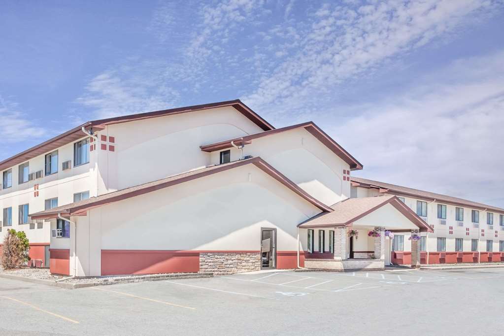 Super 8 By Wyndham Montgomery Maybrook — Montgomery
