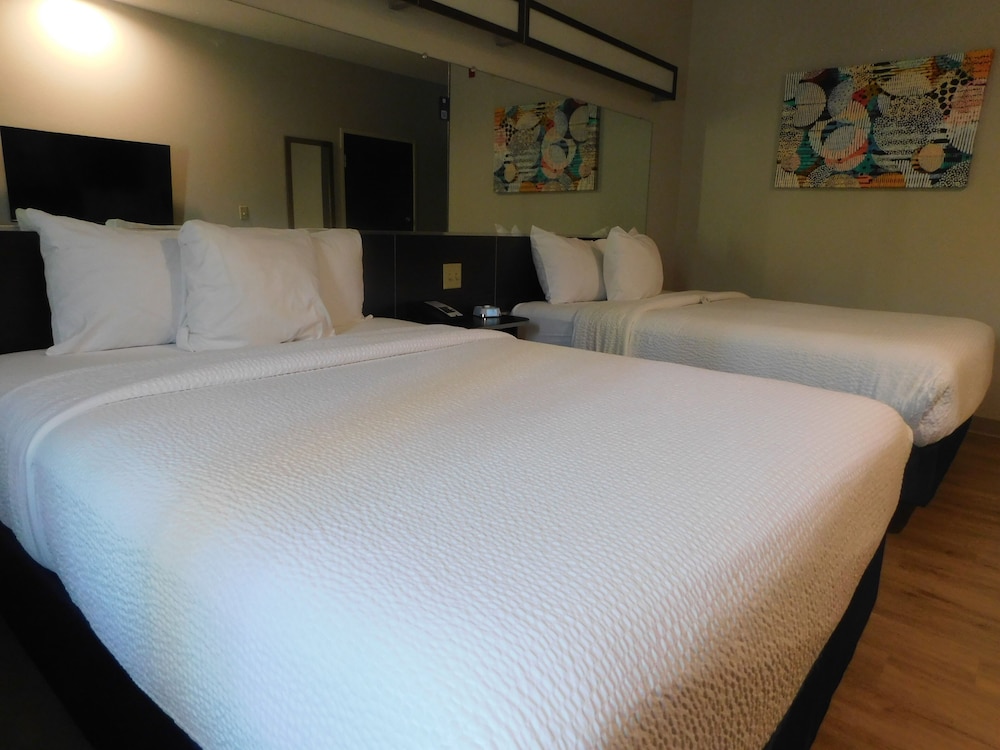Microtel Inn & Suites by Wyndham Wheeling at Highlands - photo 12