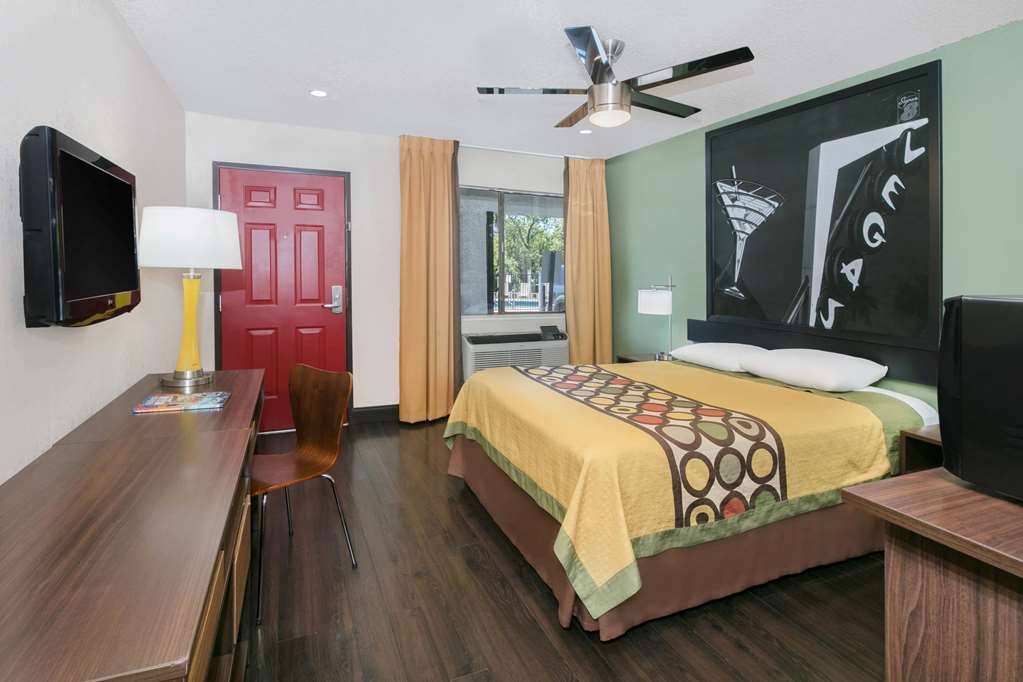 Super 8 by Wyndham Austin University Downtown Area - photo 12