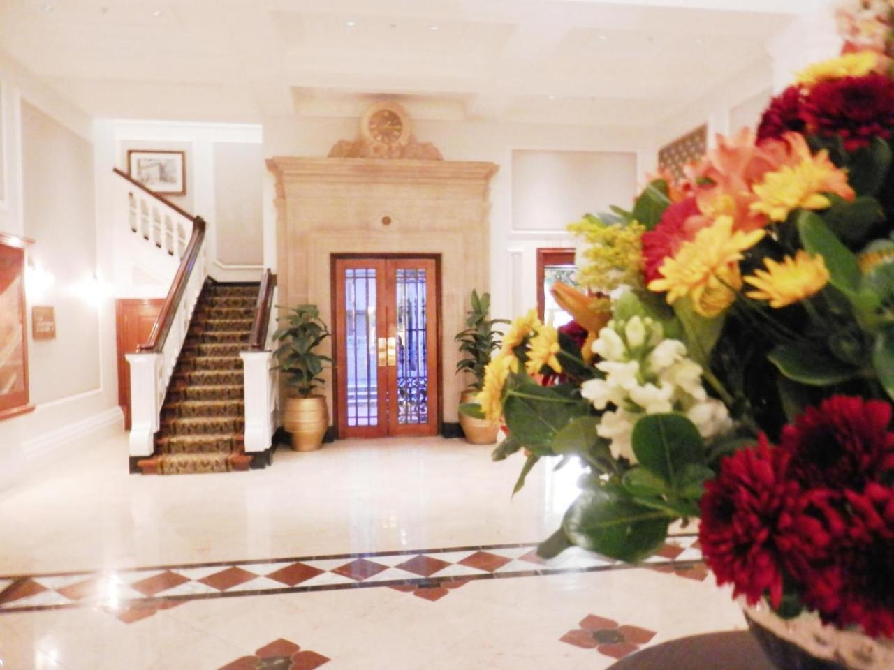 Taj Cape Town Fabulous 2 Bedroom Near Top Floor with Stunning Table Mtn Views
