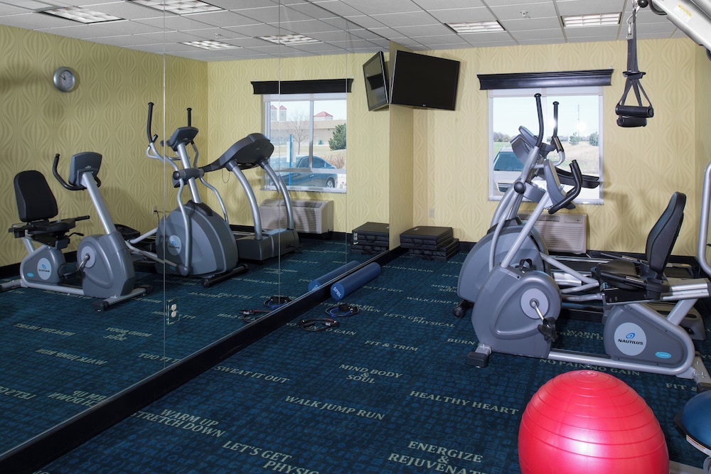 Holiday Inn Express & Suites Wichita Northwest Maize K 96 - photo 13