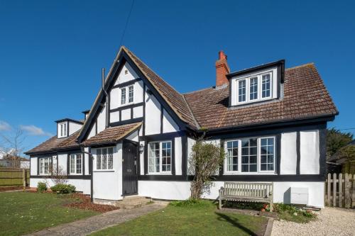 6 Lakeside Avenue in Leiston, United Kingdom