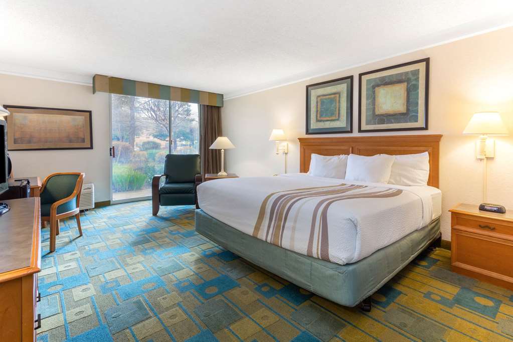 La Quinta Inn & Suites by Wyndham Redding - photo 25