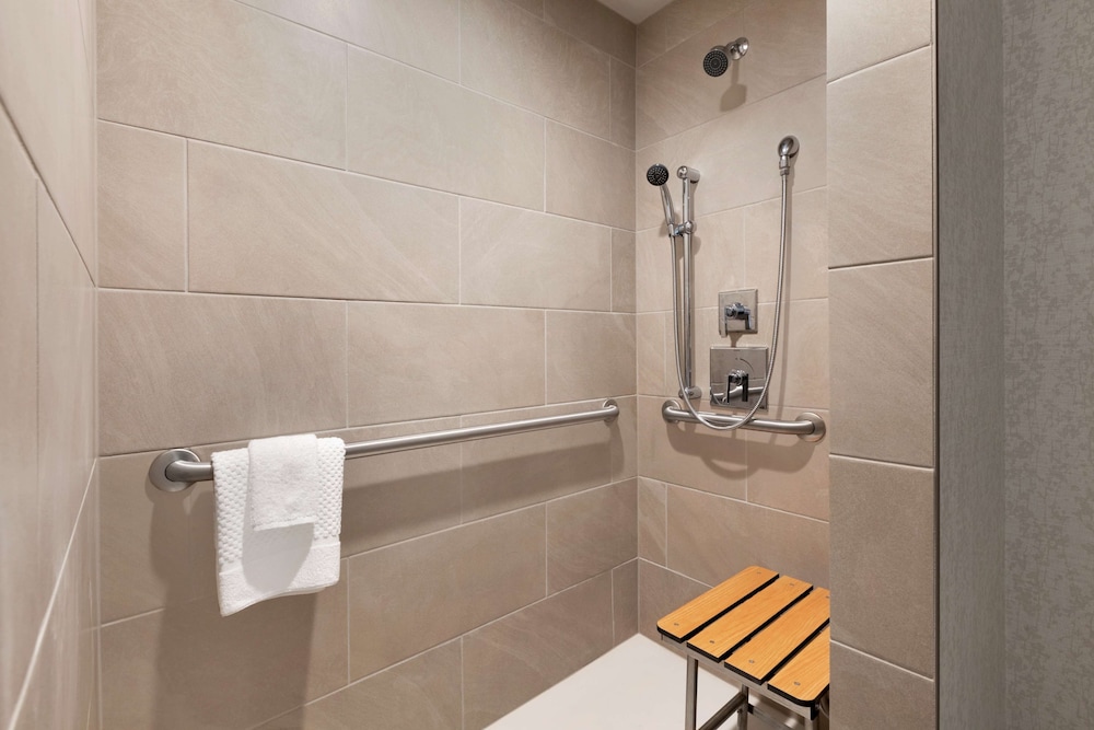 Embassy Suites by Hilton Boulder - photo 25