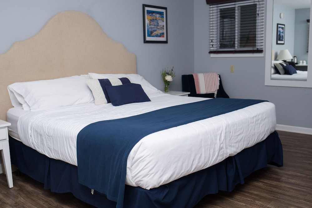 Shorewood Inn - photo 9