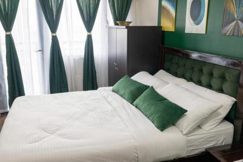 Royal Victorian Studio in Makati — 4-Star Luxury Hotel in Manila, Philippines