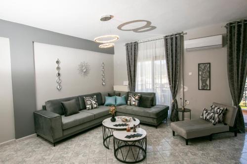 Bay Maisonette — 4-Star Luxury Hotel in Nea Iraklitsa, Greece