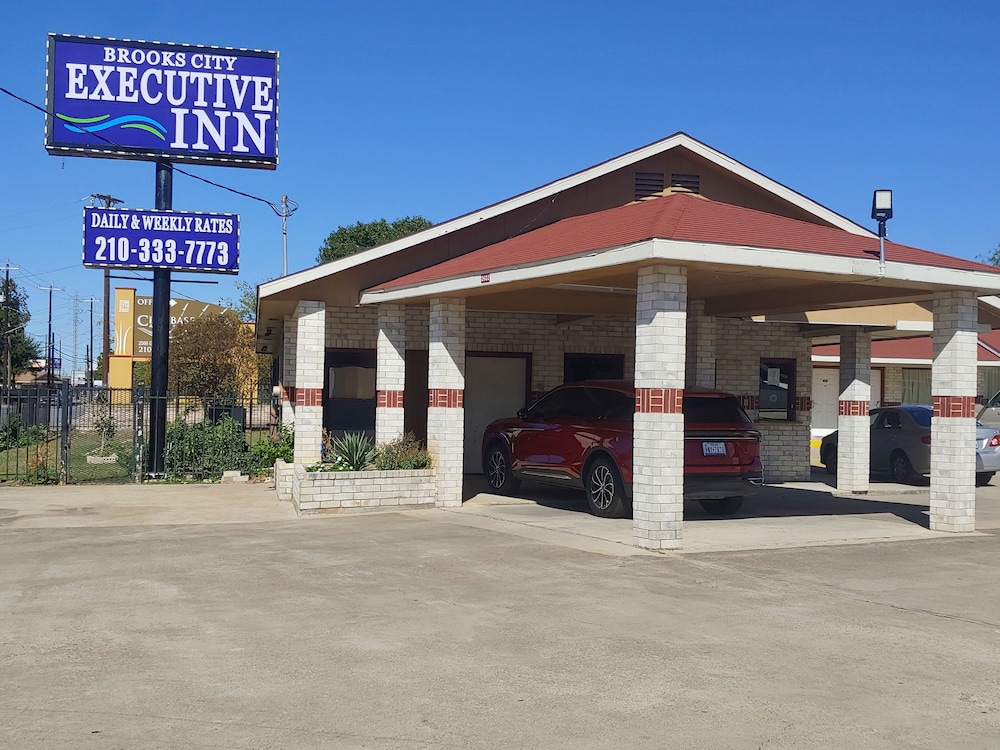 Brooks City Executive Inn - photo 14