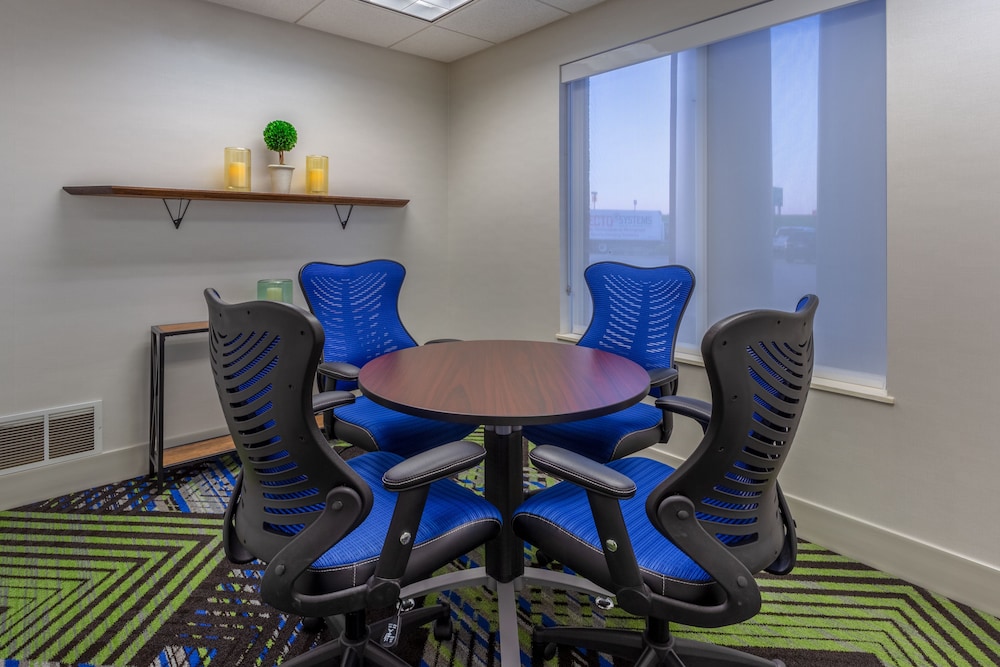 Holiday Inn Express & Suites Vandalia by IHG - photo 45