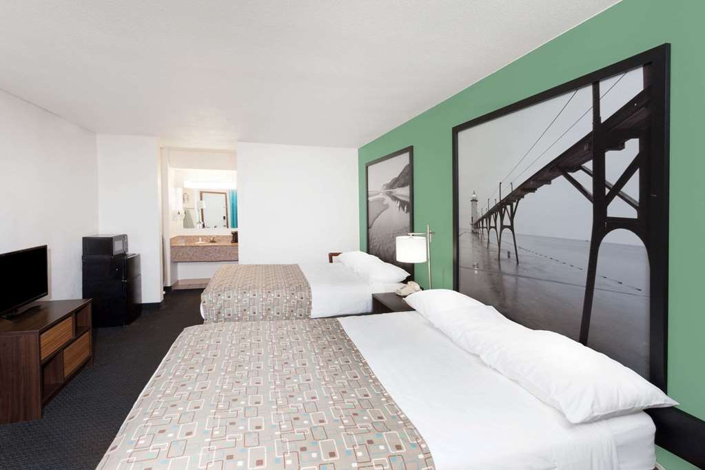 Super 8 by Wyndham Stevensville St. Joseph - photo 6